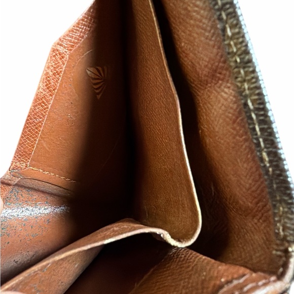 ✨ Authentic Vintage Louis Vuitton Monogram Bifold Wallet ✨ - Picture 4 of 5